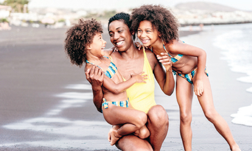 mom-daughters-at-beach