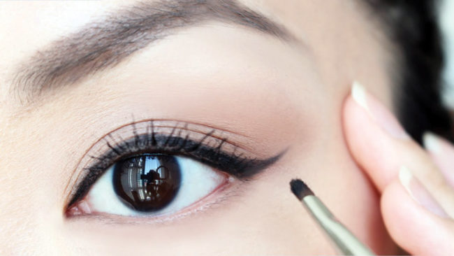 Using-Eyeliner