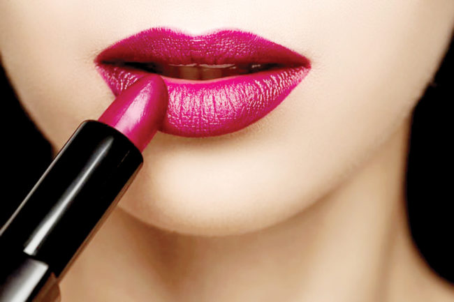 10-occasion-Lipstick-Mistakes-that-Are-Ruining-Your-Look_680988598-LightField-Studios-760x506