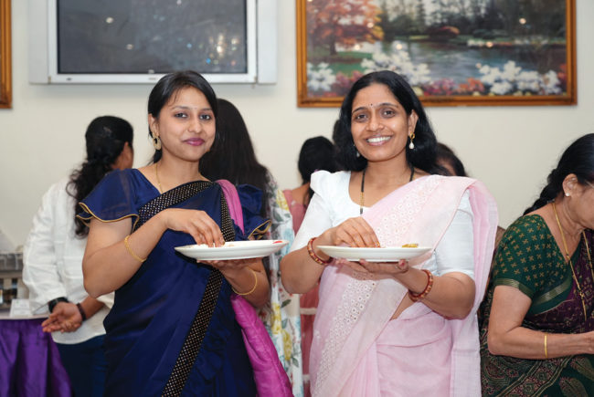 Audience-having-food-