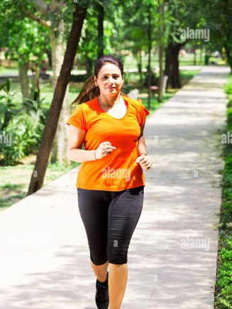 one-female-walkway-running-fitness-exercise-jogging-morning-workout-park-MMDGEX