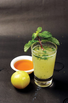AA-amla-honey-herbal-drink-(4)