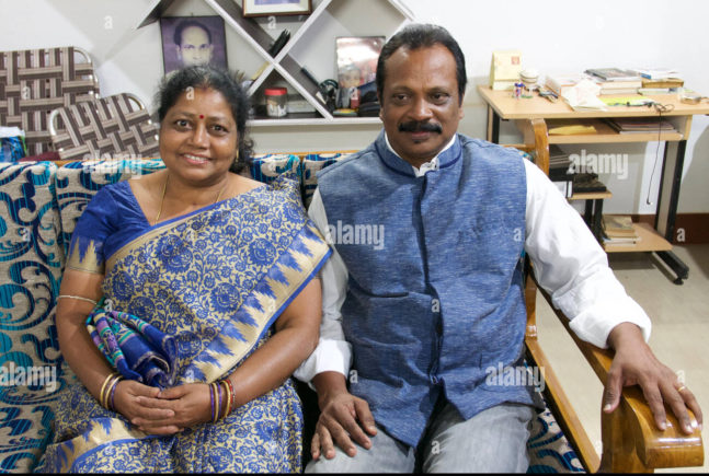 modern-indian-couple-HR7KY4