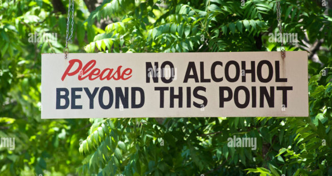 no-alcohol-sign-hanging-texas-usa-BNEG89