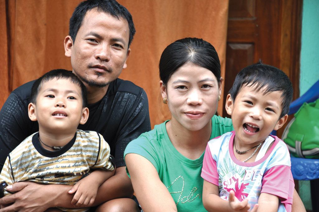 mary-kom-with-sons-and-husband-k-onler-kom1