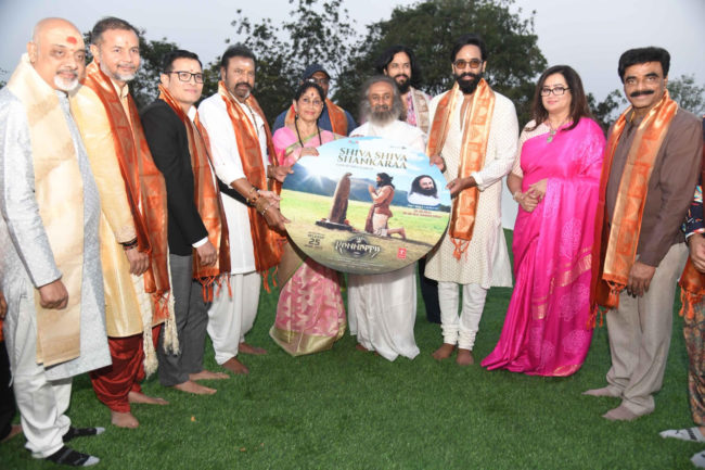 ಶ್ರೀ ರವಿಶಂಕರ್ ಗುರೂಜಿ ಅವರಿಂದ ಮೋಹನ್ ಬಾಬು ನಿರ್ಮಾಣದ, ವಿಷ್ಣು ಮಂಚು ಅಭಿನಯದ ಬಹು ನಿರೀಕ್ಷಿತ “ಕಣ್ಣಪ್ಪ” ಚಿತ್ರದ “ಶಿವಶಿವ ಶಂಕರ” ಹಾಡಿನ‌ ಬಿಡುಗಡೆ…