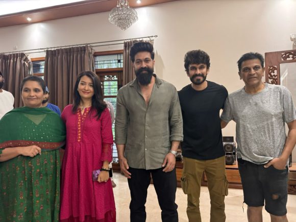 ಹ್ಯಾಟ್ರಿಕ್ ಹೀರೋ ಶಿವಣ್ಣ ನಿವಾಸಕ್ಕೆ ಯಶ್-ರಾಧಿಕಾ ದಂಪತಿಗಳು