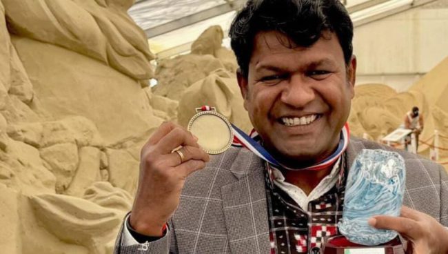 ಬ್ರಿಟಿಷ್ ಸ್ಯಾಂಡ್ ಮಾಸ್ಟರ್ ಪ್ರಶಸ್ತಿ ಪಡೆದ ಮೊದಲ ಭಾರತೀಯ