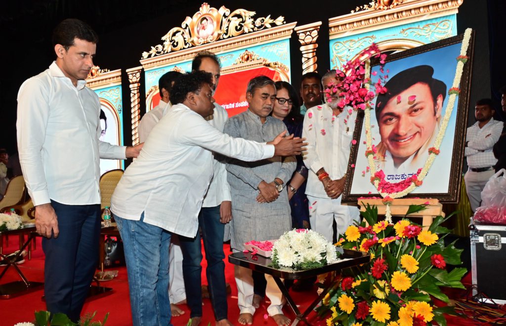 kn-bng-05-kannada-samskruthiya-prathika-drrajkumar-mla-rizwanarshad-7204735_24042025204648_2404f_1745507808_1078