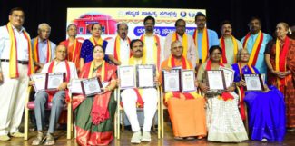 ಗೋಪುರದ ಕಡೆ ಗಮನಿಸಿ ಬುನಾದಿ ನಿರ್ಲಕ್ಷಿಸಬಾರದು: ರವಿಶಂಕರ್ ಕೆ.ಭಟ್ ಕನ್ನಡ ಸಾಹಿತ್ಯ ಪರಿಷತ್ ಪ್ರವಾಸಿ ತಾಣ ಆಗಬೇಕು: ವೀರಪ್ಪ ಮೊಯ್ಲಿ ಕನ್ನಡ ಸಾಹಿತ್ಯ ಪರಿಷತ್ತು ೧೧೧ನೇ ಸಂಸ್ಥಾಪನಾ ದಿನಾಚರಣೆ