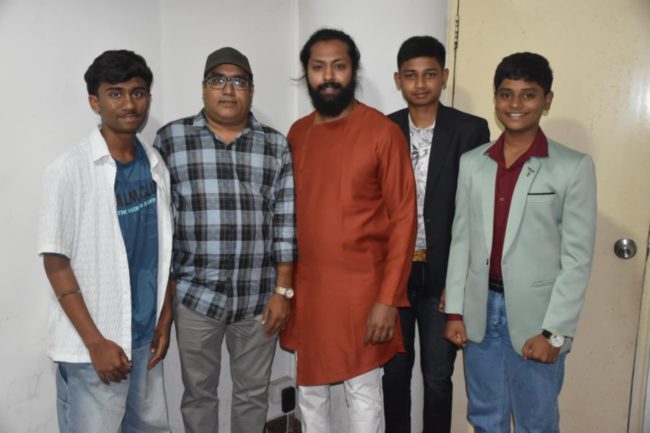 20 ವರ್ಷ ಅನುಭವ ಇರೋ ನಿರ್ದೇಶಕರಿಂದ ಬಂತು ಮಕ್ಕಳ ಚಿತ್ರ “ಲಕ್ಷ್ಯ ” ಸಿನಿಮಾ ಆಡಿಯೋ & ಟೀಸರ್ ಬಿಡುಗಡೆ ಮಾಡಿದ ಲಹರಿ ವೇಲು!