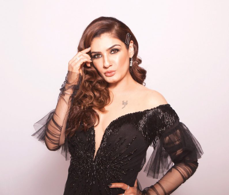 Chaiya_Chaiya_Gane_Ko_Raveena