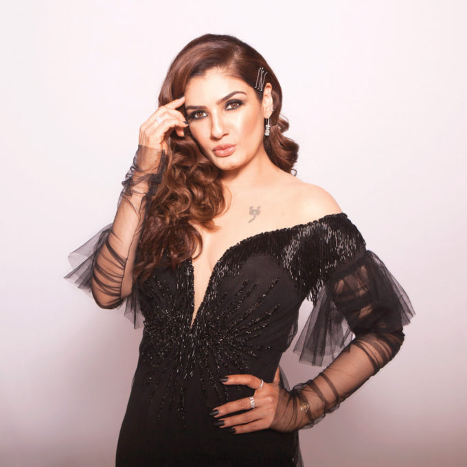 Chaiya_Chaiya_Gane_Ko_Raveena