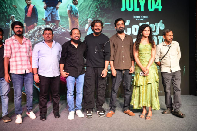 ಈ ಚಿತ್ರಕ್ಕೆ ಯೋಗರಾಜ್ ಭಟ್ ಶೀರ್ಷಿಕೆ ಕೊಟ್ರು.. ಸಿಂಪಲ್ ಸುನಿ ಬ್ಯಾನರ್ ಕೊಟ್ರು ಅದೇ “ಜಂಗಲ್ ಮಂಗಲ್”…… 