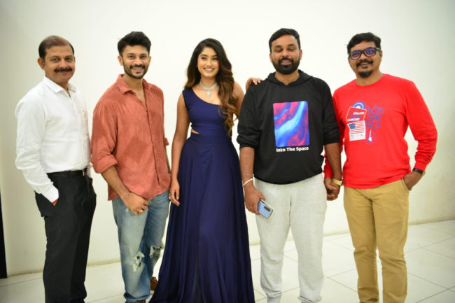 *ದೂರದೂರಿನಲ್ಲೂ ಮೇಳೈಸುತ್ತಿದೆ “ದೂರ ತೀರ ಯಾನ”ದ ಶೀರ್ಷಿಕೆ ಗೀತೆ… 