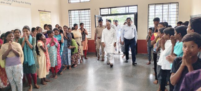 ಇಂಗ್ಲಿಷ್ ಮೇಷ್ಟ್ರಾದ ಸಚಿವ ಡಾ. ಶರಣಪ್ರಕಾಶ ಪಾಟೀಲ