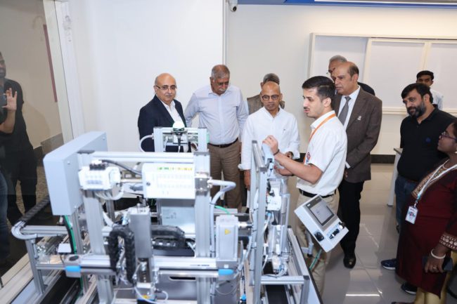 ಯಶಸ್ವಿ ಕೈಗಾರಿಕೆ ಸಂಸ್ಥೆಗಳ ಮಾದರಿಯನ್ನು ಸರ್ಕಾರ ಕೂಡ ಅಳವಡಿಸಿಕೊಳ್ಳಲಿ