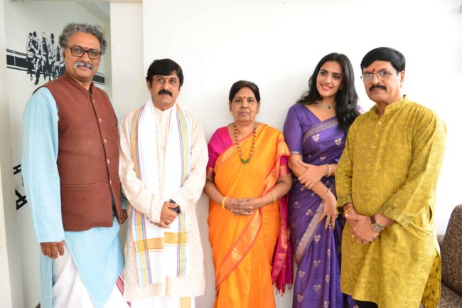 ಕಮಲದ ಹೂವಿನ ಮಹತ್ವ ಸಾರುವ ಪದ್ಮಗಂಧಿ. ಟ್ರೈಲರ್ ಬಿಡುಗಡೆ ಪ್ರೊ ಎಸ್ ಆರ್ ಲೀಲಾ , ಸುಚೀಂದ್ರ ಪ್ರಸಾದ್ ಸಾಹಸಕ್ಕೆ ಶ್ರೀ ವಿಶ್ವಪ್ರಸನ್ನ ತೀರ್ಥ ಶ್ರೀಪಾದರು ಸೇರಿ ಗಣ್ಯರ ಶುಭಾಶಯ