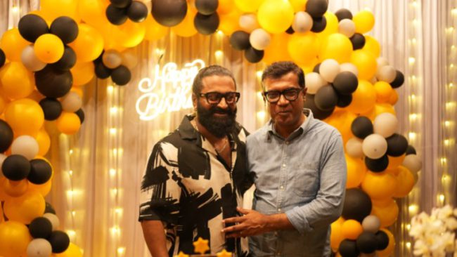 ಪತ್ನಿ ಪ್ರಗತಿ, ಕಾಂತಾರ ಪ್ರೀಕ್ವೆಲ್ ಚಿತ್ರತಂಡದೊಂದಿಗೆ ರಿಷಬ್ ಶೆಟ್ಟಿ ಗ್ರ್ಯಾಂಡ್​​ ಬರ್ತ್​ಡೇ ಸೆಲೆಬ್ರೇಶನ್