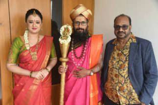 ಜೋಗಿ ನಿರ್ಮಾಪಕನ ಹೊಸ ಹೆಜ್ಜೆ     ಸುವರ್ಣ ಸಂಕಲ್ಪ ಅಮೃತಘಳಿಗೆ ನೇತೃತ್ವ ವಹಿಸಿಕೊಂಡ ಜೋಗಿ ನಿರ್ಮಾಪಕ ಅಶ್ವಿನಿ ರಾಮ್ ಪ್ರಸಾದ್ 