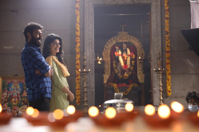 ತೆರೆಯ ಮೇಲೆ ನಟ ವಿನಯ್ ರಾಜ್ ಕುಮಾರ್ ಹಾಗೂ ನಟಿ ಅದಿತಿ ಪ್ರಭುದೇವ್ ಕಾಂಬಿನೇಷನ್ ಮೋಡಿ. 