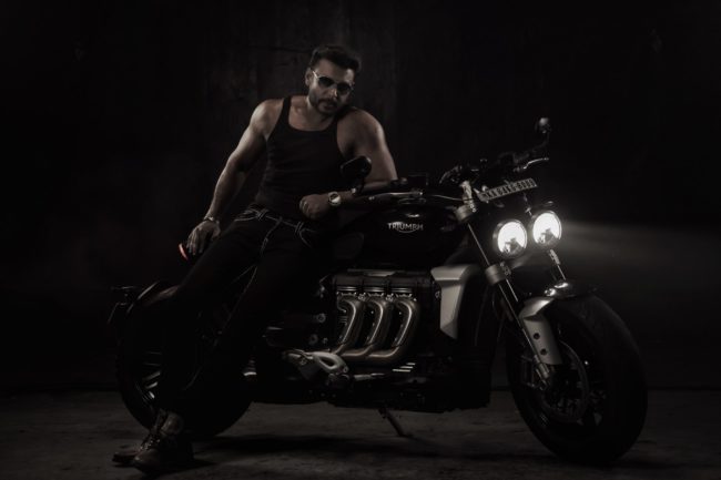 500 ಡ್ಯಾನ್ಸರ್ಸ್.. 5 ದಿನ.. ಡೆವಿಲ್ ದಚ್ಚು ಡ್ಯಾಶಿಂಗ್ ಲುಕ್ಸ್