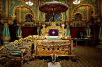 ದಸರಾ ಮಹೋತ್ಸವಕ್ಕಾಗಿ ಅರಮನೆಯಲ್ಲಿ ಸಿಂಹಾಸನ ಜೋಡಣೆ