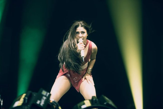 ವರ್ಲ್ಡ್ ಲೆಜೆಂಡ್ಸ್ ಪ್ರೊ ಟಿ20 ಲೀಗ್ ಉದ್ಘಾಟನೆಯಲ್ಲಿ ಸುನಿಧಿ ಚೌಹಾಣ್!