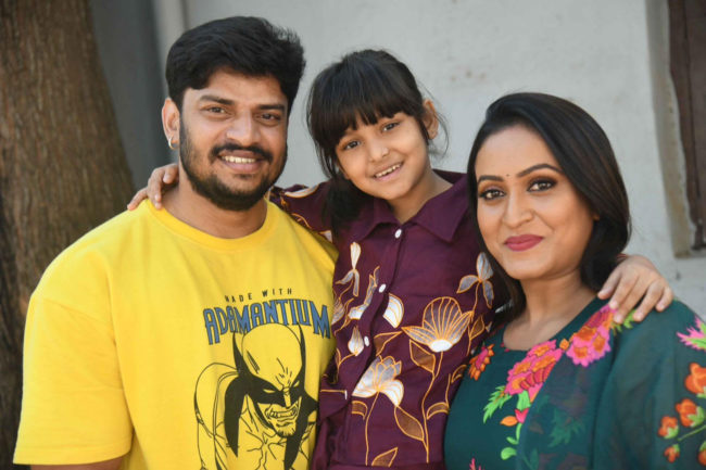 “ನನ್ನ ಮಗಳೇ ಸೂಪರ್ ಸ್ಟಾರ್” ಚಿತ್ರಕ್ಕೆ ಚಾಲನೆ. ಚಿತ್ರದ ಪ್ರಮುಖಪಾತ್ರದಲ್ಲಿ “ಸೀತಾರಾಮ” ಸೀರಿಯಲ್ ನ ಬೇಬಿ ರೀತುಸಿಂಗ್ ನಟನೆ…..