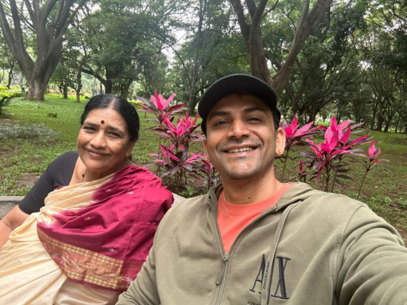 ಕಬ್ಬನ್ ಪಾರ್ಕ್ ನಲ್ಲಿ ಅಮ್ಮನ ಜೊತೆ ಡಾಲಿ ವಾಕಿಂಗ್ …..