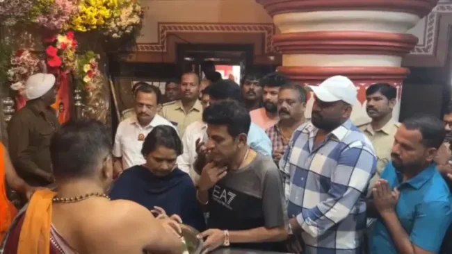 ಶಿರಸಿಯ ಶ್ರೀ ಮಾರಿಕಾಂಬಾ ಕ್ಷೇತ್ರಕ್ಕೆ ನಟ ಶಿವಣ್ಣ ದಂಪತಿ ಭೇಟಿ