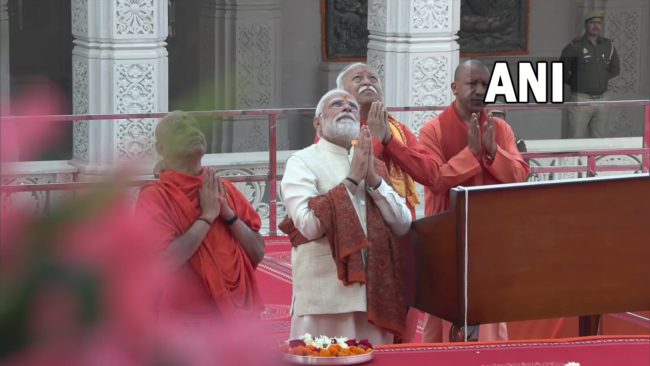 ಅಯೋಧ್ಯೆ ರಾಮ ಮಂದಿರ ನಿರ್ಮಾಣ ಪೂರ್ಣ: ರಾಮ-ಸೀತೆ ವಿವಾಹ ಪರ್ವದಂದೇ ದೇಗುಲದ ಶಿಖರದ ಮೇಲೆ ಧ್ವಜಾರೋಹಣ ನೆರವೇರಿಸಿದ ಪ್ರಧಾನಿ ಮೋದಿ