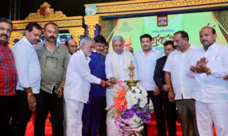 ಸಿನಿಮಾ ತಾರೆಯರು ಪರದೆ ಮೇಲೆ ಕಾಣುವಷ್ಟೇ ಮೌಲ್ಯಯುತವಾಗಿ ನಿಜ ಜೀವನದಲ್ಲೂ ನಡೆದುಕೊಳ್ಳಬೇಕು: ಮುಖ್ಯಮಂತ್ರಿ ಸಿದ್ದರಾಮಯ್ಯ