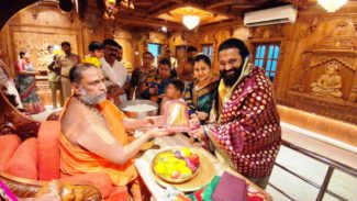 ಮಂತ್ರಾಲಯ ರಾಯರ ದರ್ಶನ ಪಡೆದ ರಿಷಬ್​ ಶೆಟ್ಟಿ