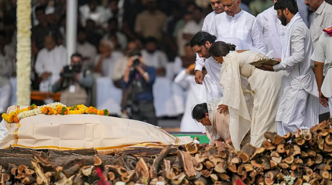 ಅಜಿತ್ ಪವಾರ್ ಪಂಚಭೂತಗಳಲ್ಲಿ ಲೀನ