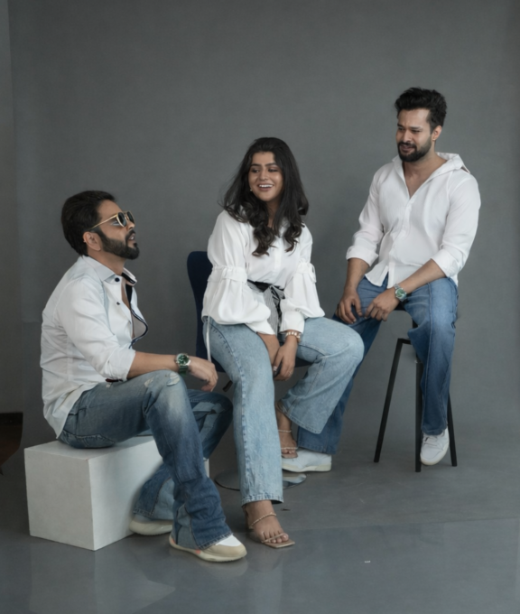 DH - Group Stills (3)