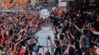 *ಮೈಸೂರಿನಲ್ಲಿ ‘ಮಾರ್ಕ್’ ಮೇನಿಯಾ..ಕಿಚ್ಚನನ್ನು ನೋಡಲು ಮುಗಿಬಿದ್ದ ಅಭಿಮಾನಿಗಳು….*