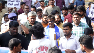 ‘ಲ್ಯಾಂಡ್ ಲಾರ್ಡ್’ ಜಾಥಾ: ವಿಜಯ್ ಬೆನ್ನಿಗೆ ನಿಂತ ವಿದ್ಯಾರ್ಥಿಗಳು