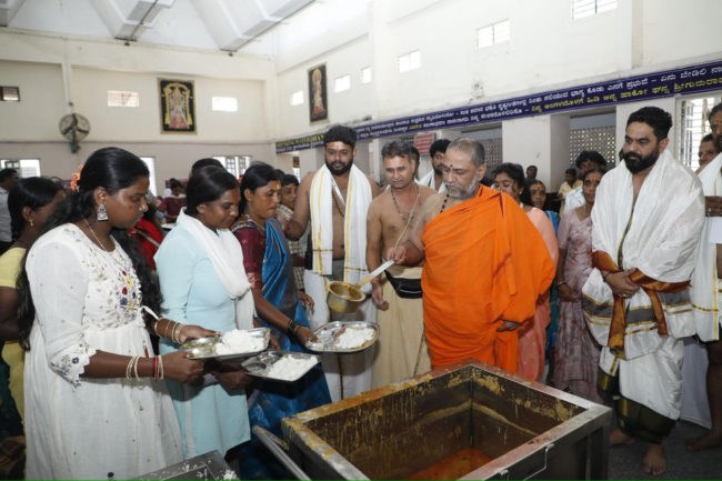 *​“ರಾಯರ ದರ್ಶನ”: ರಜನಿಕಾಂತ್, ಶಿವಣ್ಣ ಸೇರಿದಂತೆ 25ಕ್ಕೂ ಹೆಚ್ಚು ತಾರೆಯರ ಸಂಗಮ; ಮಂತ್ರಾಲಯ ರಾಯರ ಕುರಿತಾದ ಆಲ್ಬಂ ಚಿತ್ರೀಕರಣ ಯಶಸ್ವಿ*…….