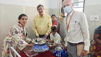 ಕಿದ್ವಾಯಿಯಲ್ಲಿರುವ ಬಡ ಕ್ಯಾನ್ಸರ್‌ ರೋಗಿಗಳಿಗೆ ವಿಶೇಷ ದಾನ