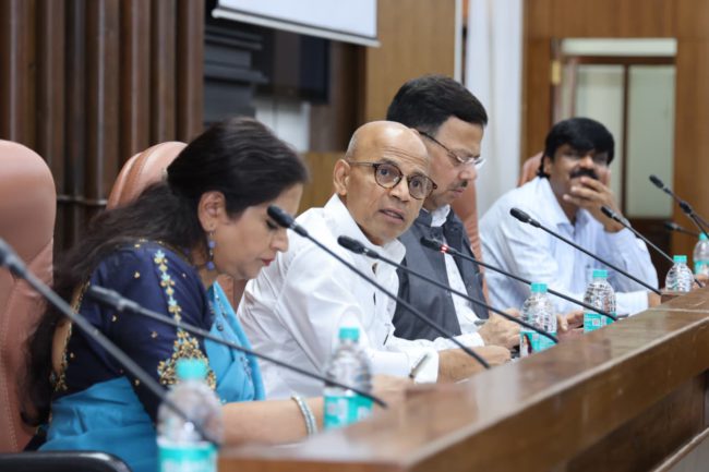 ಔಷಧ, ಐಸಿಯು ಕೊರತೆ, ಸ್ವಚ್ಛತೆ ಕಾಪಾಡದಿದ್ದರೆ ಕಠಿಣ ಕ್ರಮ