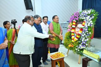 ಅಂಬೇಡ್ಕರ್ ಜೊತೆ ಭಾರತದ ಬದುಕನ್ನು ತೆರೆದಿಡುವ ಕೃತಿ ದಲಿತ ಸೂರ್ಯ ಎಲ್ ಹನುಮಂತಯ್ಯ