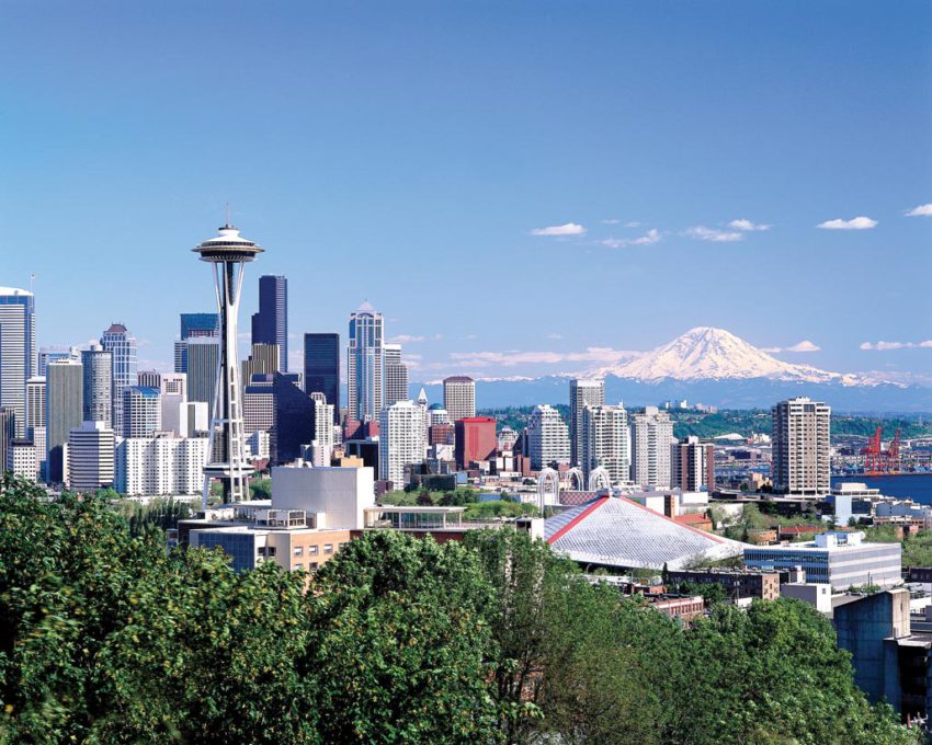 Seattle-Skyline-Fotosearch_cb032048-BLUE
