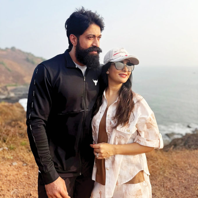 Yash-and-Radhika-pandith-(4)