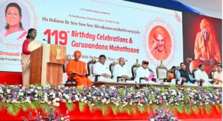 ಆಧ್ಯಾತ್ಮಿಕತೆಯಲ್ಲಿ ಶಿವಕುಮಾರ ಶ್ರೀಗಳು ಮೇಲ್ಪಂಕ್ತಿಯಲ್ಲಿರುತ್ತಾರೆ: ದ್ರೌಪದಿ ಮುರ್ಮು