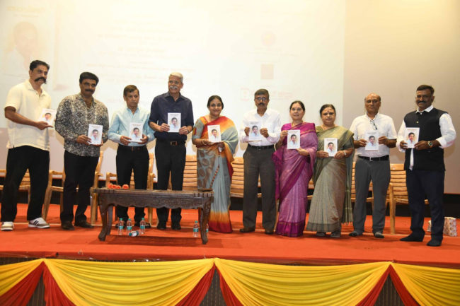 *ಪೂರ್ಣಿಮಾ ರಾಮಕುಮಾರ್ ಅವರಿಂದ ಅನಾವರಣವಾಯಿತು “ನಾದಯೋಗಿ ಡಾ||ರಾಜಕುಮಾರ್” ಪುಸ್ತಕ…… 