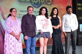 ’ಮದನಿಕ’ ಆಗಿ ಕತ್ತಿ ಹಿಡಿದು ಬಂದ ರಾಗಿಣಿ ದ್ವಿವೇದಿ, ಹೊಸ ಚಿತ್ರದ ಫಸ್ಟ್ ಲುಕ್ ಬಿಡುಗಡೆ