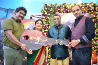 “*ಕೊರಗಜ್ಜ*”ಚಿತ್ರ: *ನಿರ್ದೇಶಕ ಸುಧೀರ್ ಅತ್ತಾವರ್ ಗೆ ಐಶಾರಾಮಿ ಫ್ಲಾಟ್ ಗಿಫ್ಟ್ ನೀಡಿದ ನಿರ್ಮಾಪಕ*!…