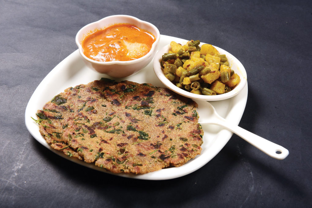 AA-Bajra-methi-masala-paranta-(1)