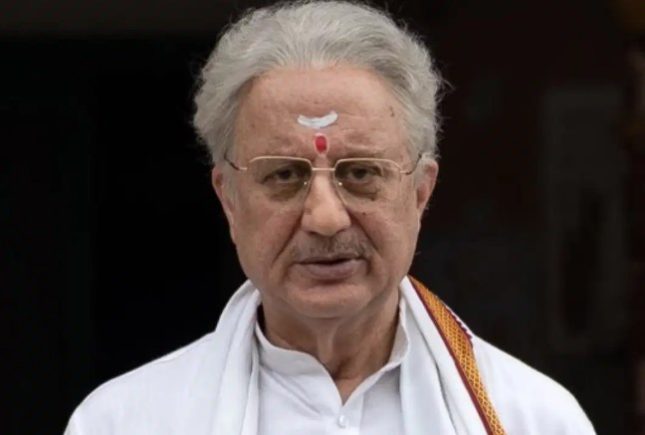 ಶ್ರೀ ರಾಮ ಭೂಮಿಯ ಅಶೋಕ್ ಸಿಂಘಾಲ್ ಪಾತ್ರದಲ್ಲಿ ಅನುಪಮ್ ಖೇರ್